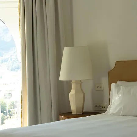 Helios - Small Luxury Of The World Κάπρι