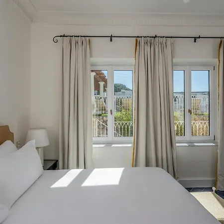 Helios - Small Luxury Of The World Κάπρι