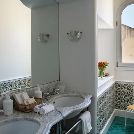Helios - Small Luxury Of The World Hotel