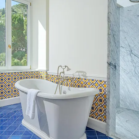Helios - Small Luxury Of The World Κάπρι