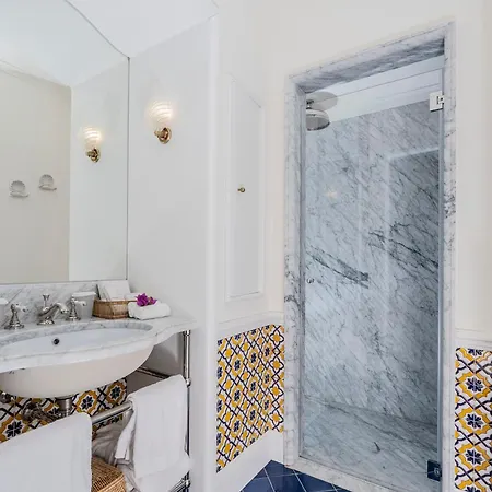 Helios - Small Luxury Of The World 5*